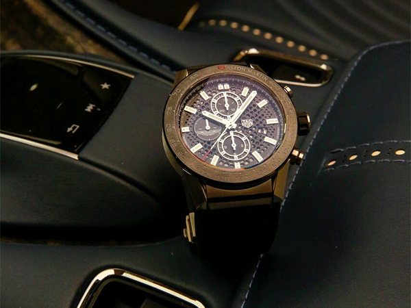 شركة TAG Heuer تقدم أول إصدارات الكرونوغراف الخاصة Aston Martin
